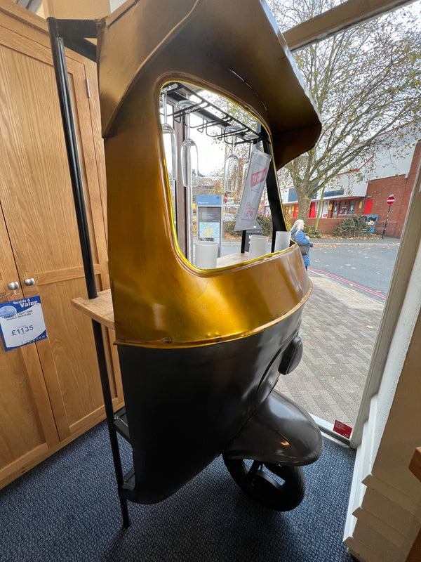 Tuk Tuk standing bar